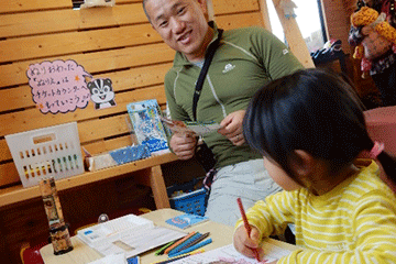 キッズルーム:お子さまが楽しく過ごせるアイテムいっぱいの、暖かい休憩所